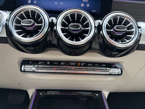 Used 2026 Mercedes-Benz GLB 250 4MATIC image 23