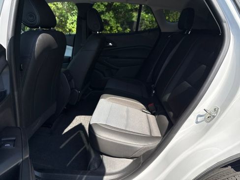 Used 2025 Chevrolet Trax LT FWD image 28
