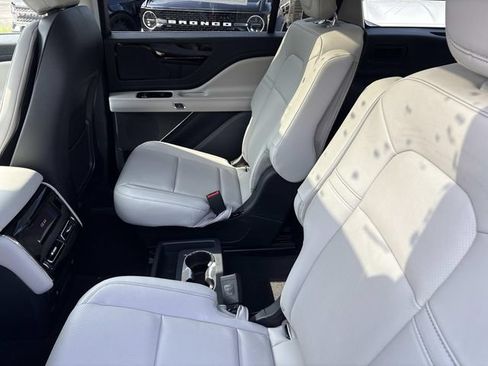 New 2026 Lincoln Aviator AWD w/ Jet Appearance Package image 18