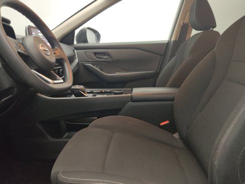 Used 2024 Nissan Rogue S AWD/4WD image 17