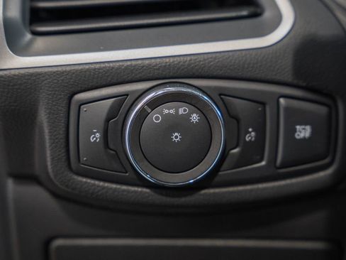 Used 2022 Ford Edge SE image 37