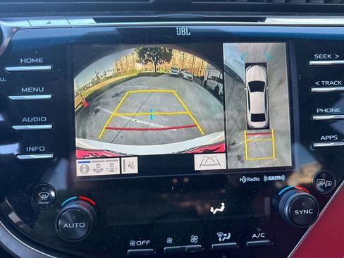 Used 2018 Toyota Camry XSE image 11