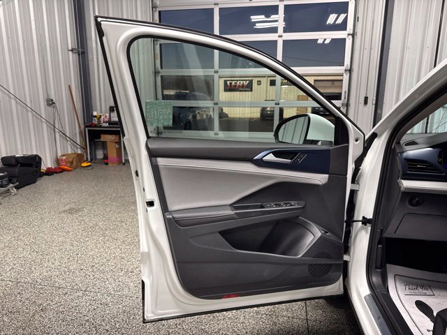 Used 2024 Volkswagen Taos SE FWD image 7