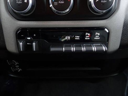 Used 2024 RAM 2500 Big Horn w/ Off Road Package image 18