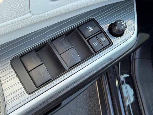 Certified 2025 Toyota Sienna XLE image 16