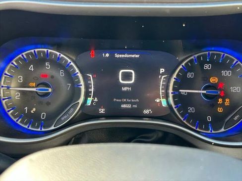 Certified 2023 Chrysler Pacifica Touring-L FWD image 20