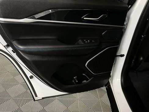 Used 2023 Jeep Grand Cherokee Trailhawk w/ Luxury Tech Group III image 29