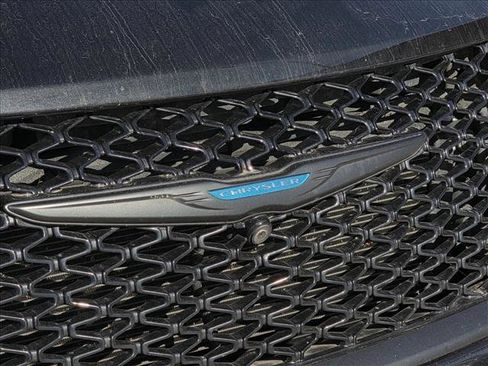 Used 2021 Chrysler Pacifica Limited w/ Uconnect Theater Family Group image 5