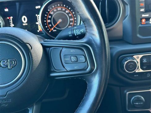 Certified 2021 Jeep Gladiator Willys image 9