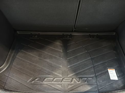 Used 2014 Hyundai Accent SE FWD image 7