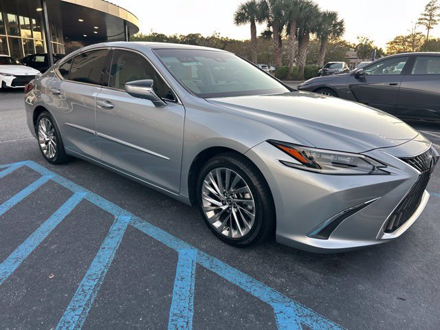 Used 2022 Lexus ES 350 Ultra Luxury w/ Accessory Package 2 FWD image 2