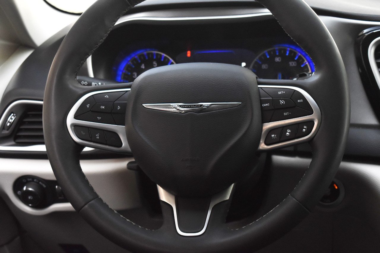 Used 2024 Chrysler Pacifica Touring-L FWD image 45