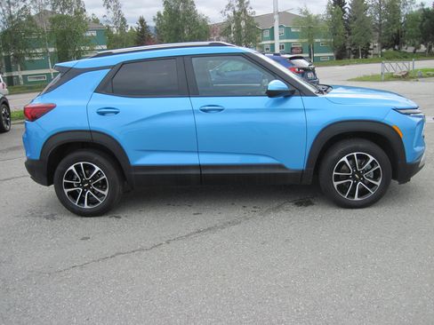 Used 2025 Chevrolet TrailBlazer LT AWD/4WD image 4