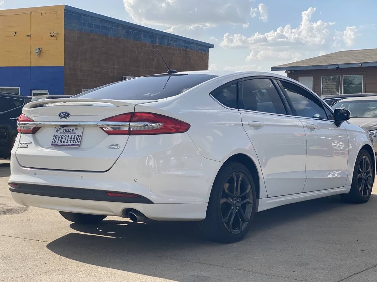 Used 2018 Ford Fusion SE w/ Equipment Group 201A FWD image 6