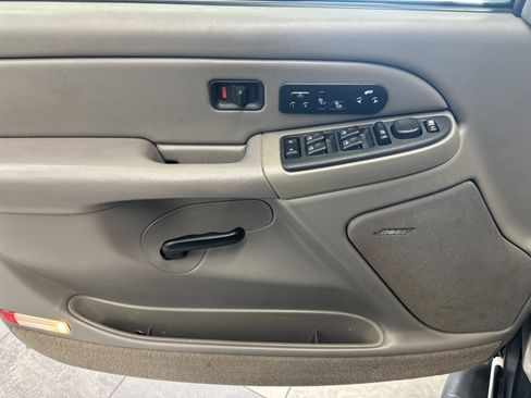 Used 2004 Chevrolet Suburban LT w/ Preferred Equipment Group image 19