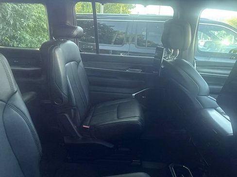 Used 2024 Jeep Wagoneer Series III w/ Premium Group I AWD/4WD image 9