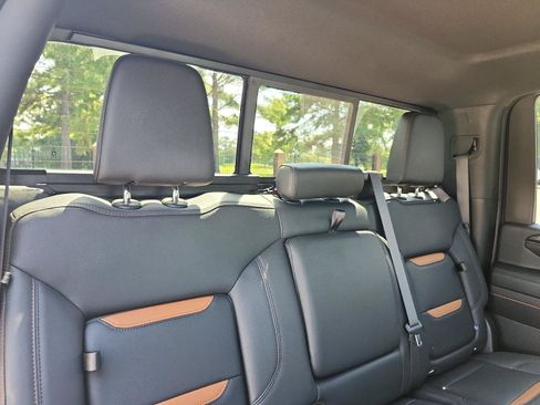 Used 2024 GMC Sierra 2500 AT4 w/ AT4 Premium Plus Package AWD/4WD image 12