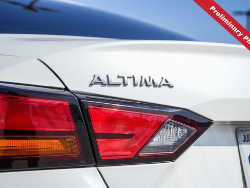 Used 2023 Nissan Altima 2.5 SR FWD image 10