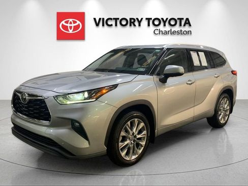Used 2022 Toyota Highlander Limited AWD/4WD image 1