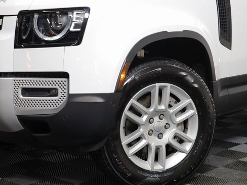 Used 2025 Land Rover Defender 110 S image 3