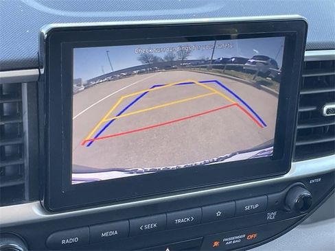 Used 2022 Hyundai Venue SEL image 17