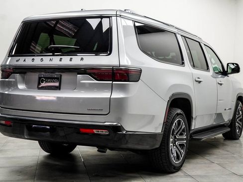 Used 2024 Jeep Wagoneer L Series II AWD/4WD image 12