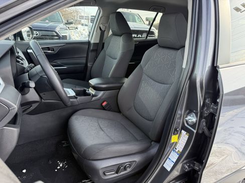 Used 2022 Toyota RAV4 XLE image 13