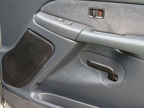 Used 2002 Chevrolet Silverado 2500 LS AWD/4WD image 21