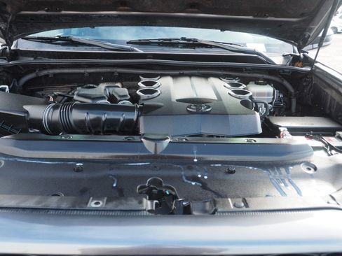 Used 2019 Toyota 4Runner SR5 image 9