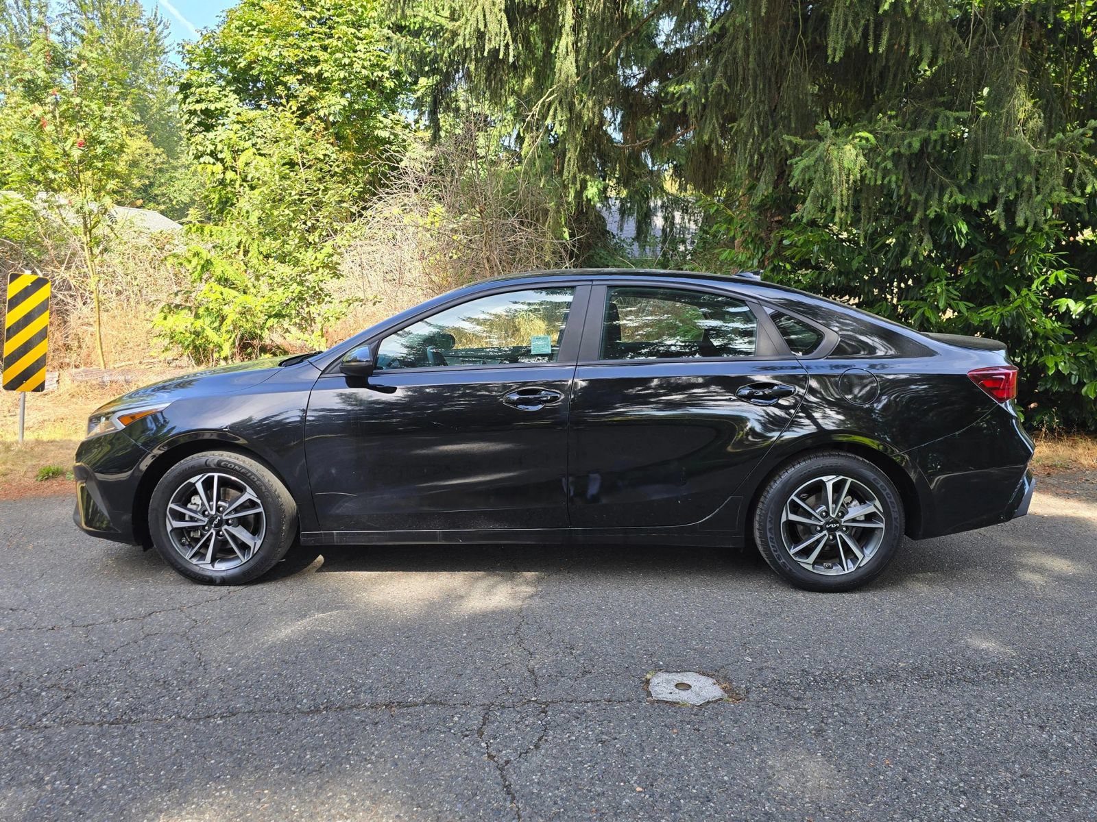 Used 2023 Kia Forte LXS w/ LXS Technology Package FWD image 2
