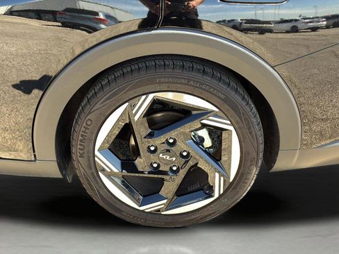 Certified 2025 Kia K4 EX image 40