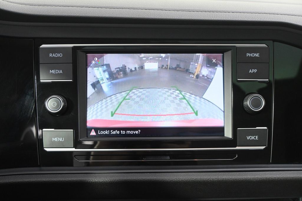 Used 2023 Volkswagen Jetta SE w/ Panoramic Sunroof Package FWD image 29