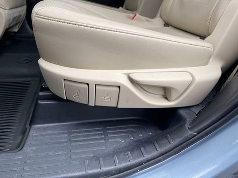 Used 2021 Toyota Highlander Limited image 19