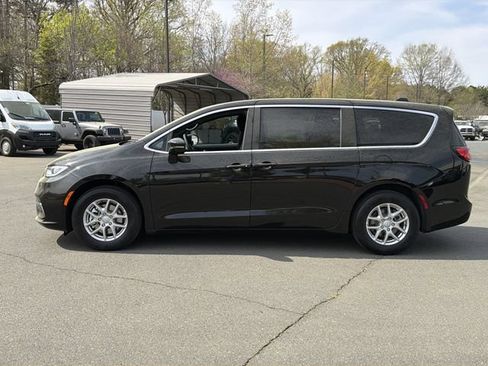 New 2026 Chrysler Pacifica Select FWD image 10