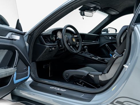 Used 2025 Porsche 911 GT3 RS RWD image 3