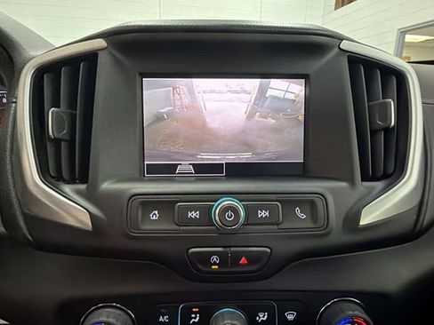 Used 2022 GMC Terrain SLE w/ Driver Convenience Package AWD/4WD image 17
