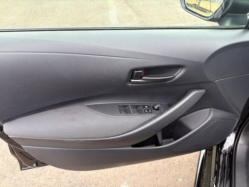 Used 2025 Toyota Corolla LE image 4