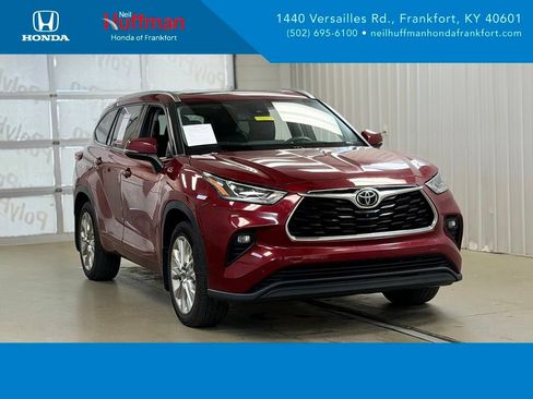 Used 2021 Toyota Highlander Limited AWD/4WD image 1