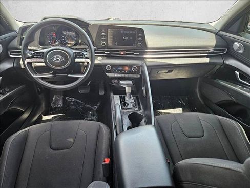 Used 2022 Hyundai Elantra SEL FWD image 16