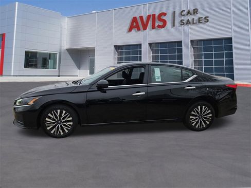 Used 2024 Nissan Altima 2.5 SV image 2