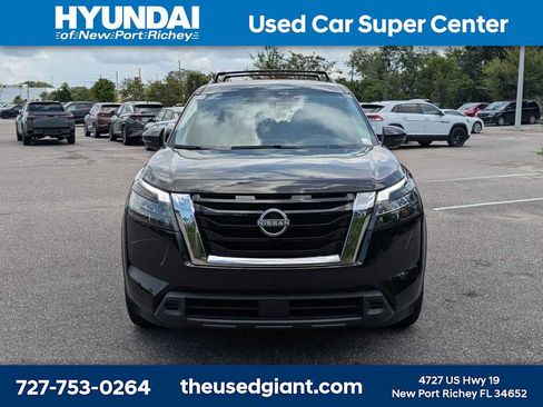 Used 2024 Nissan Pathfinder SV w/ Lighting Package (N92) FWD image 8