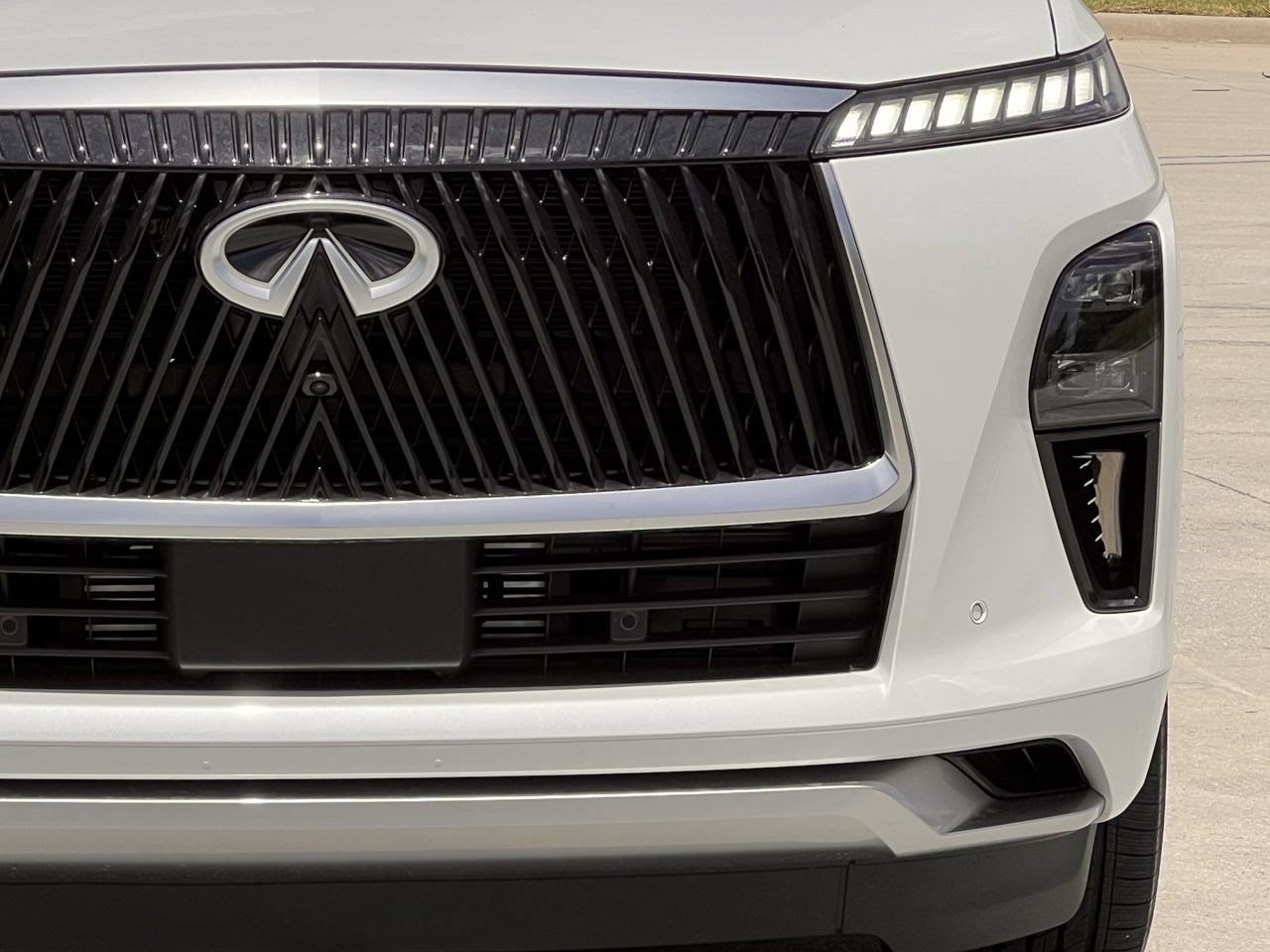 New 2027 INFINITI QX80 Luxe w/ Cargo Package AWD/4WD image 8