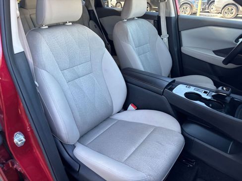 Used 2025 Nissan Rogue SV FWD image 38