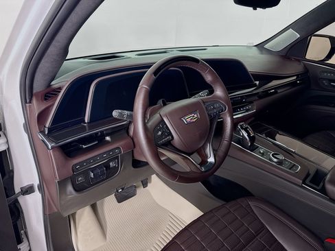 Used 2022 Cadillac Escalade Sport Platinum w/ Heavy-Duty Trailer Package AWD/4WD image 10