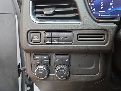 Used 2023 Chevrolet Suburban Premier image 25