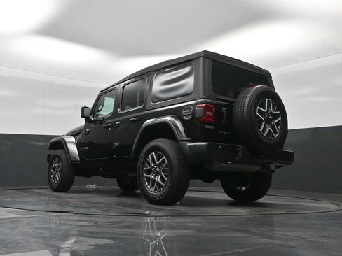 Used 2025 Jeep Wrangler Unlimited Sahara AWD/4WD image 22