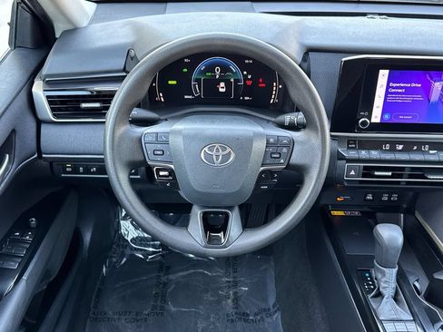 Used 2025 Toyota Camry LE FWD image 13