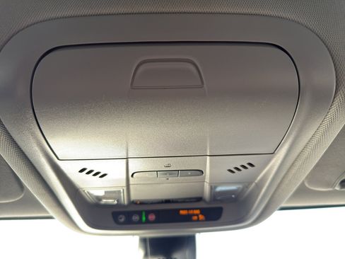 Certified 2023 GMC Acadia SLT w/ Preferred Package image 24