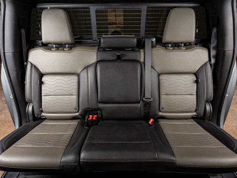 Used 2024 Chevrolet Silverado 2500 ZR2 w/ Technology Package image 35