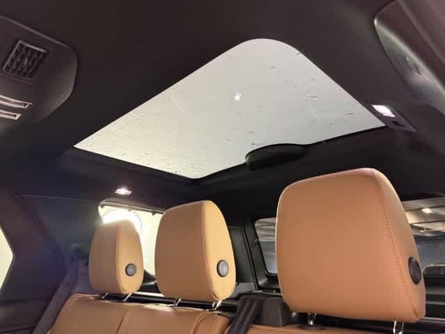 New 2026 Land Rover Discovery Limited Edition AWD/4WD image 26